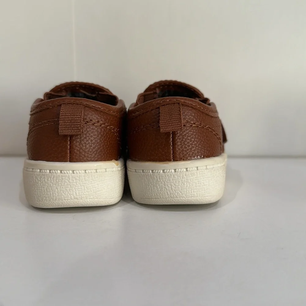 CARTER’S - boys shoes size‎ 5small